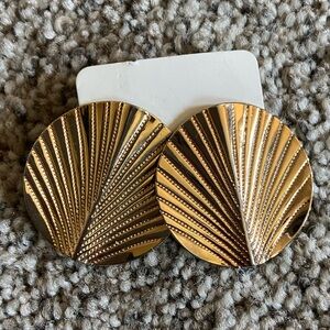 Vintage gold-toned earrings